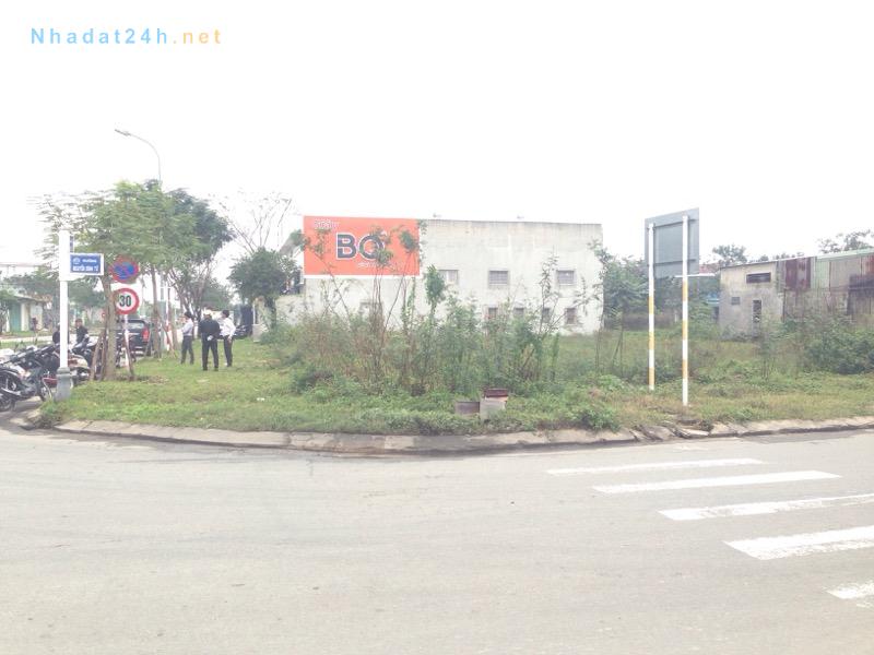 Nhà xưởng hoặc đất trống làm salon ô tô tại Lê Văn Lương